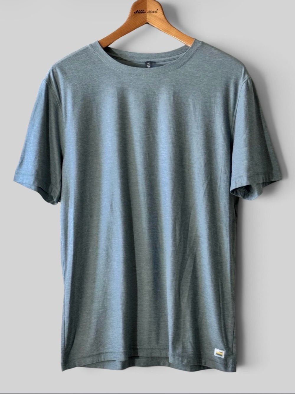 Vuori Men’s Performance T-Shirt Gray Green Medium
